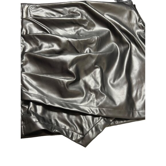 NWT Micas Black Faux Leather Mini Skirt With Side Zipper Rushed Front Side - Picture 3 of 16